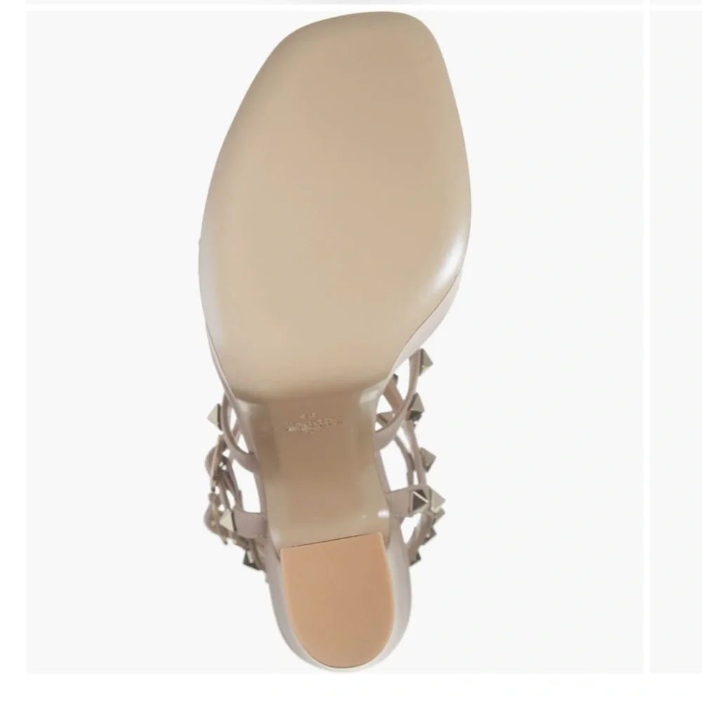 NIB $1270 Valentino Garavani Rockstud Platform Sandal in Poudre - size 40.5/10.5